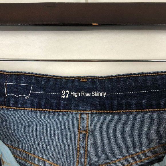 Levi's Women's Size 27 x 32 High Rise Ombre Blue Stretch Skinny Jeans Denim - Picture 11 of 15